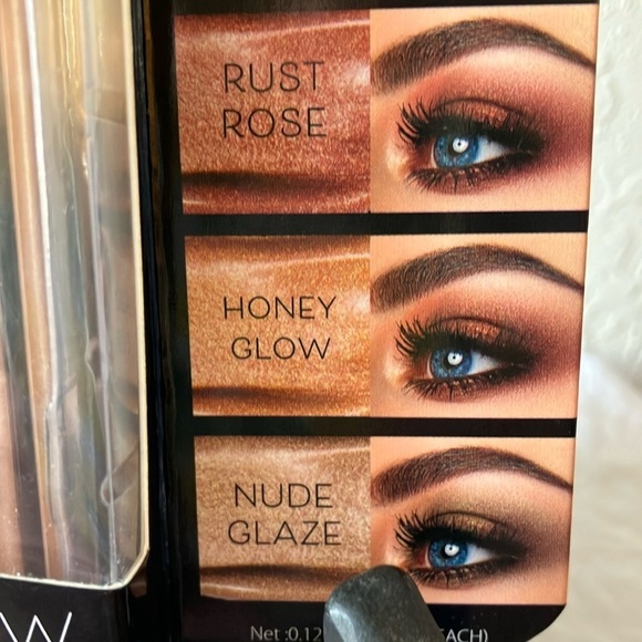 Max Studio: Liquid Eyeshadow Set - Shimmer Blendable- 0.12 fl oz - Picture 4 of 14